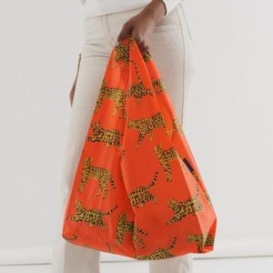 NWOT BAGGU Standard reusable bag in Bengal Cat print Orange
